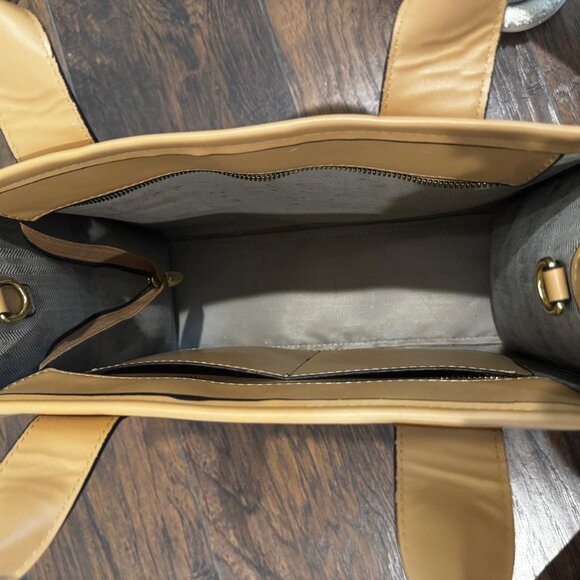 The Tote Bag Leather Medium Traveler Tote Bag - Picture 5 of 9